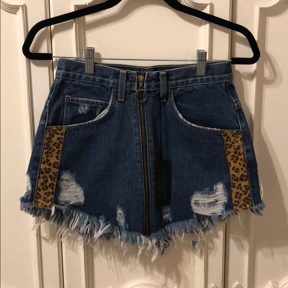 Carmar Dresses & Skirts - Franklin Beatrice Zip Front Skirt w/ Animal Side